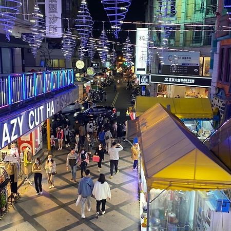 Ferienwohnung 一中街星辰 Taichung Exterior foto
